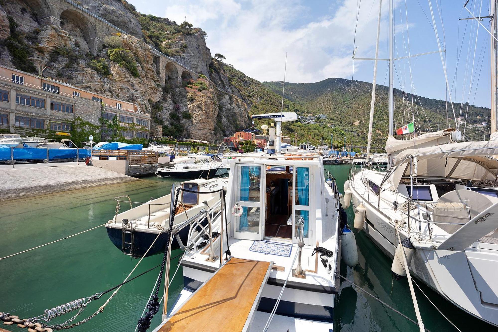 Aloha Jak'S Boat Алассио Экстерьер фото